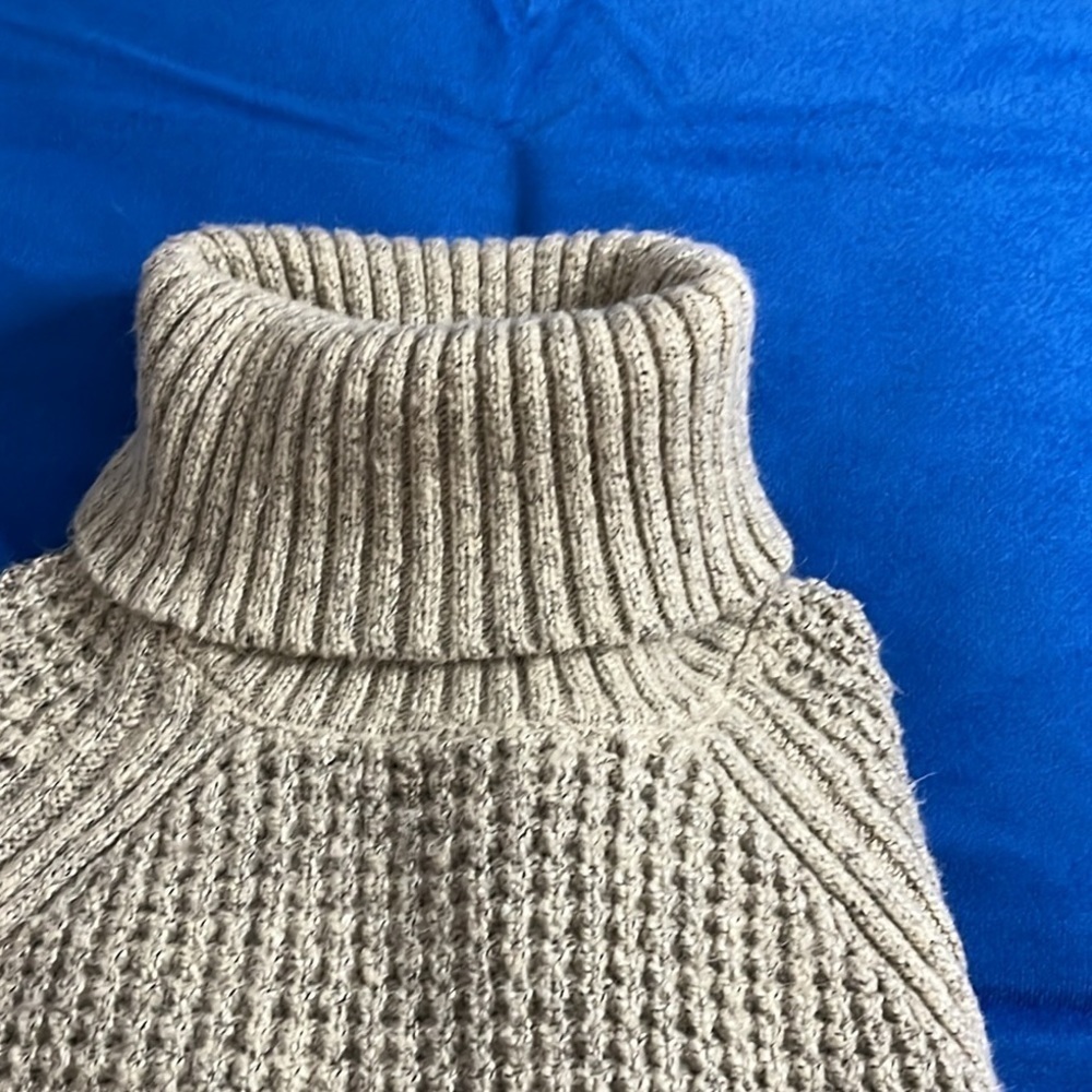 ⭐️ WindRiver turtleneck chunky knit sweater - size M - Picture 3 of 11
